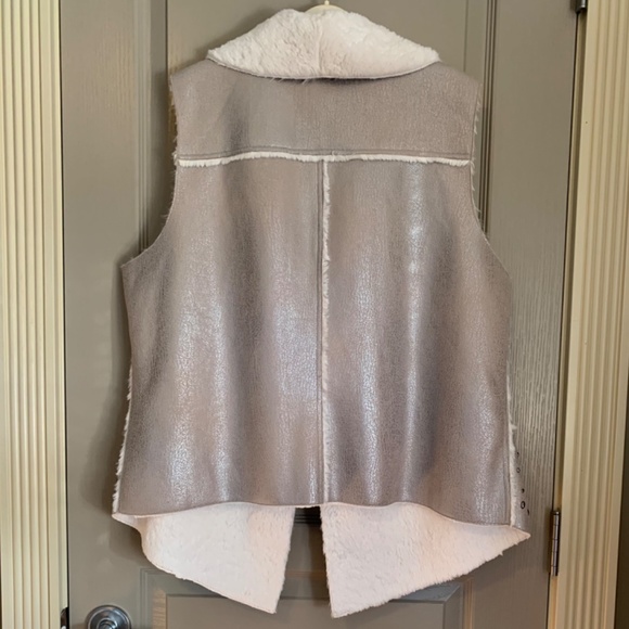 SPANNER Faux Fur Vest - Picture 5 of 8